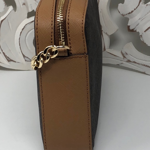 NWT Michael Kors Jet Set item crossbody - Picture 2 of 4